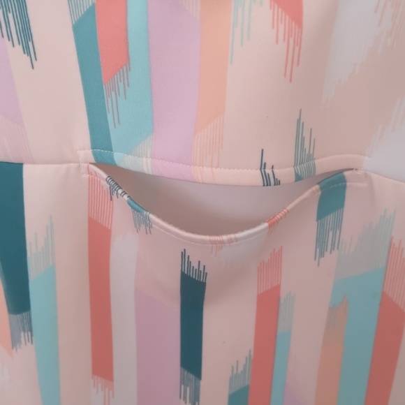 Too - Picture 2 of 2